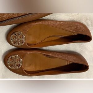 Tory Burch Tan Pebbled Leather Logo Ballet Flats